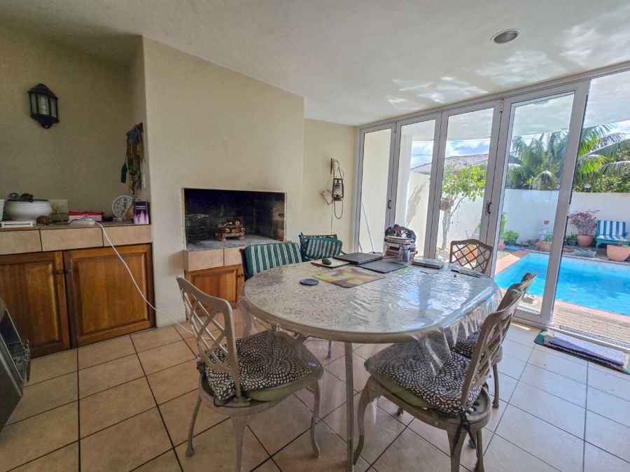 5 Bedroom Property for Sale in Stilbaai Wes Western Cape